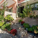 Nontas Homes 34 Gasthuis 3*